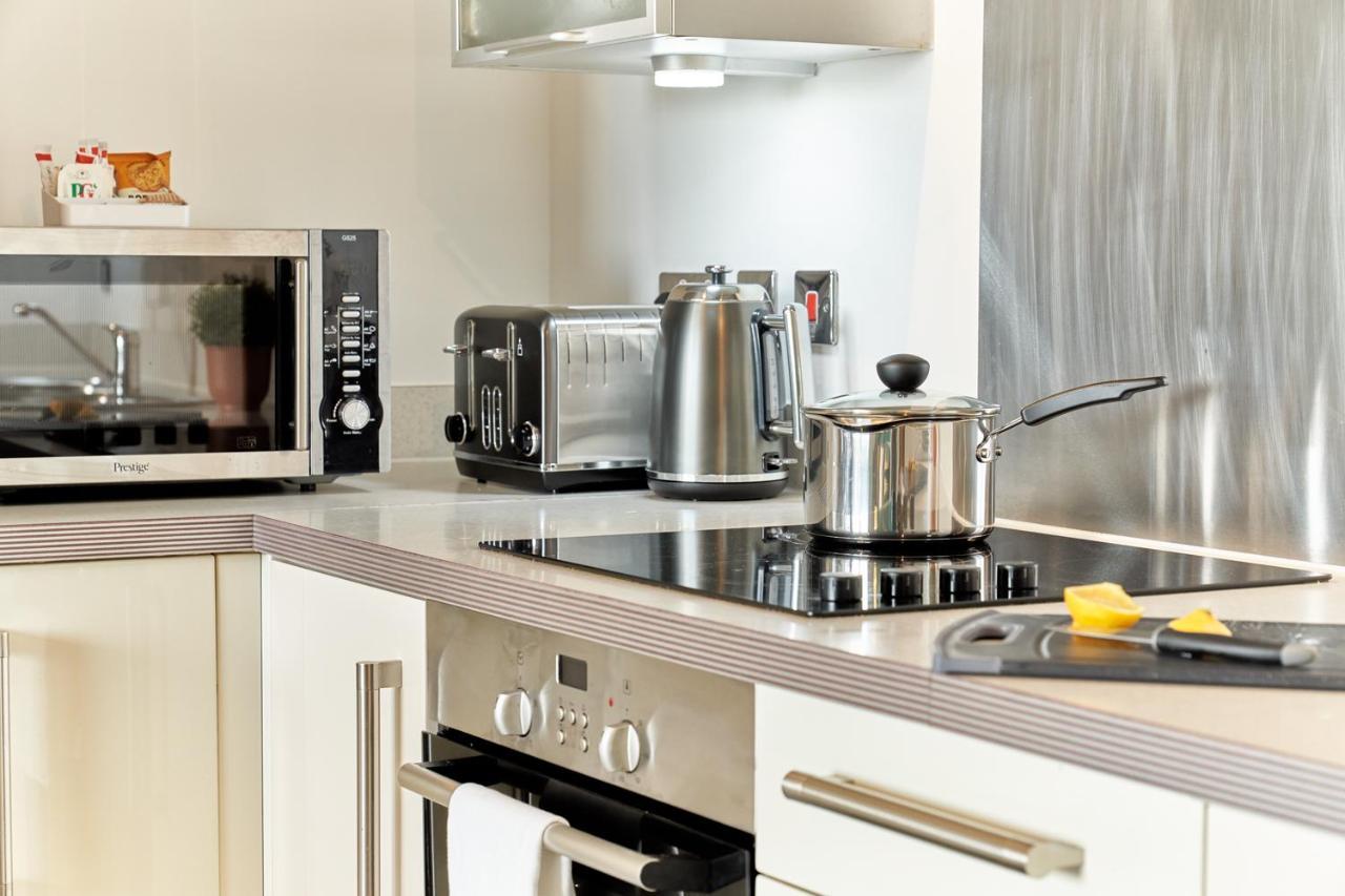 Shortstaymk Vizion Apartments, With Free Superfast Wi-Fi, Parking, Sky Sports And Movies Milton Keynes Exterior photo